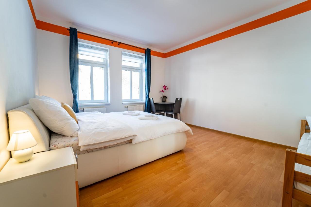 Tuan Long Apartments Яхимів Екстер'єр фото