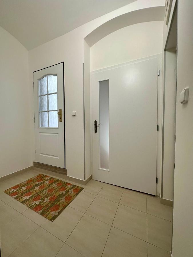 Tuan Long Apartments Яхимів Екстер'єр фото